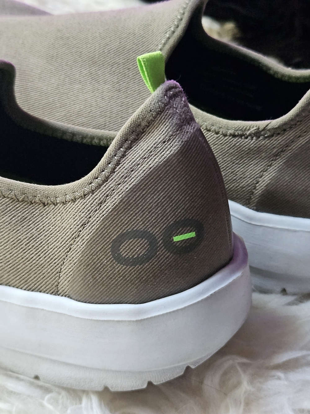 OOFOS OOmg eeZee Low Slip-On Recovery Shoes Taupe / White – Size - Picture 4 of 12